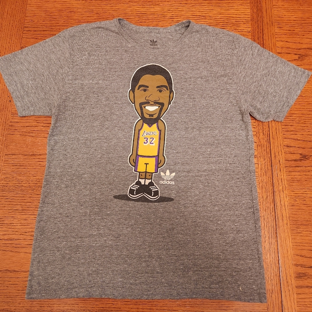 VINTAGE ADIDAS MAGIC JOHNSON LOS ANGELES LAKERS GRAPHIC TSHIRT,  SIZE L